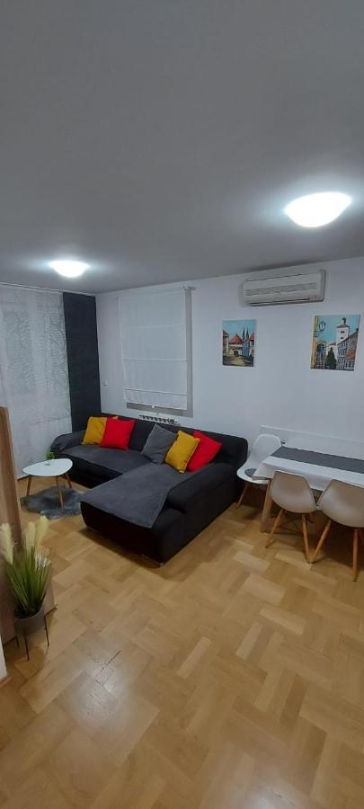 Apartment With Garage Lavici Zagreb Bagian luar foto
