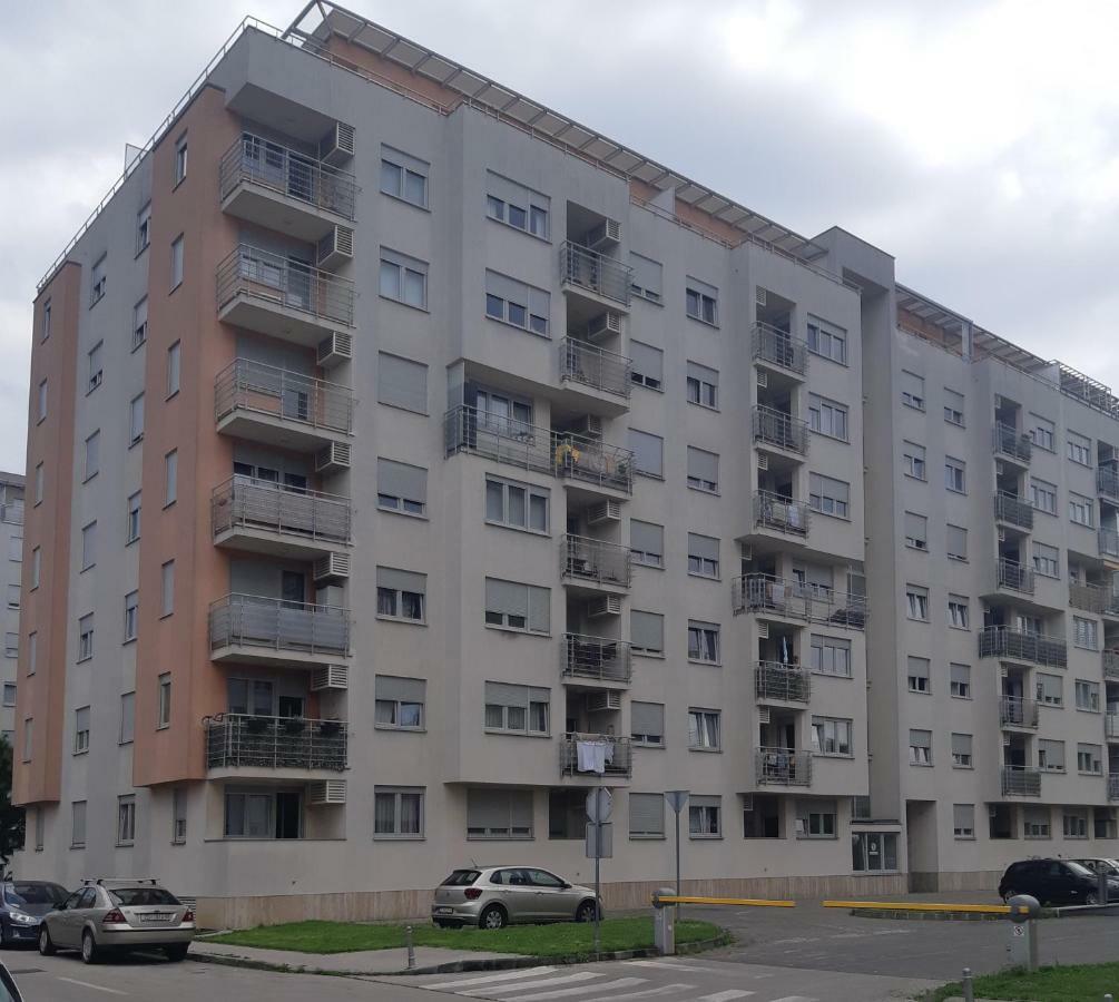 Apartment With Garage Lavici Zagreb Bagian luar foto
